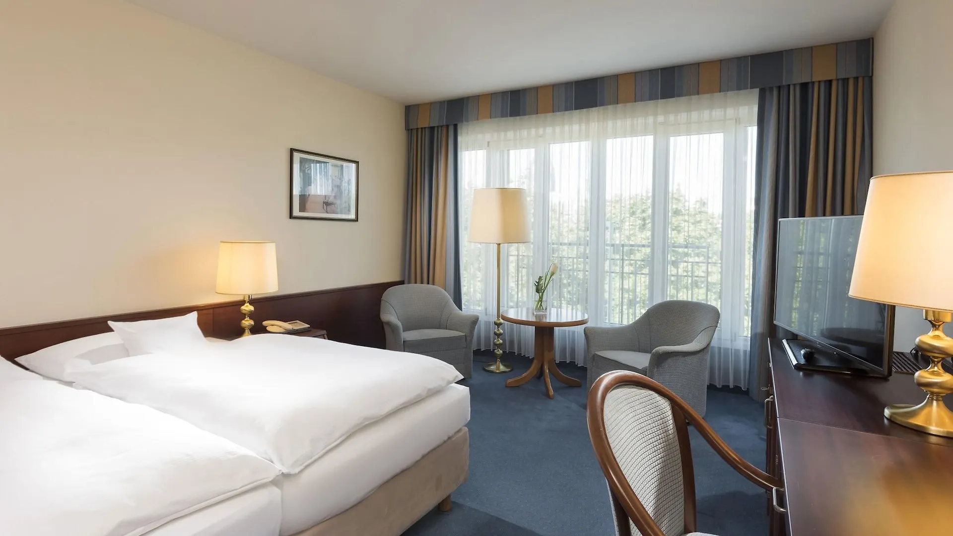 Maritim Hotel Koln 4*, Cologne